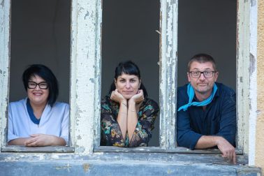 Анна Българанова, Росица Мутафчиева и Юри Стайков от Шарена задруга